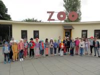 DSC05240dzieci w zoo