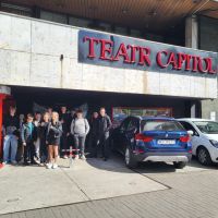 3dff0ccc-ef3f-4bdd-b044-5560845d0ab6uczniowie podczas musicalu