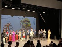 7d74c110-7095-4b92-92be-b3da53f29518uczniowie podczas musicalu