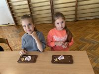 IMG_1254dzieci robią czekoladę