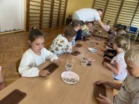IMG_1245dzieci robią czekoladę