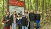 ba7e0cb6-6b15-4ca5-bbfa-6bf4304002c7uczniowie na wycieczce