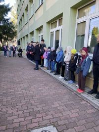 c28132ba-9406-4885-a717-8b6ad8cda58fdzieci na marszu i na ściance