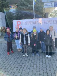 699917ec-da4b-4dbe-8134-510328559387dzieci na marszu i na ściance