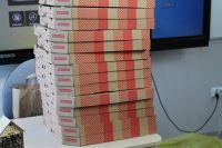 21uczniowie robią domki dla owadów