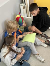 a73071e9-979f-48a7-8126-45ed9cf747fduczniowie w przebraniach