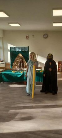 2c340479-a83e-46e0-a92e-8d42ceac4edfuczniowie jako bogowie