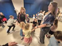 efcc7a2d-56b7-4d0c-a957-f7ad5fed0c23dzieci w czasie zabawy