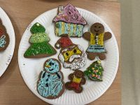 IMG_3533dzieci ozdabjają pierniki