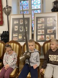 IMG_3701dzieci w zamku