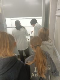 1000014965uczniowie podczas warsztatów