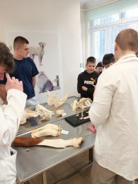 1000014948uczniowie podczas warsztatów