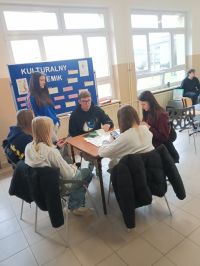 1000014950uczniowie podczas warsztatów