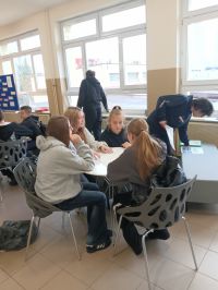 1000014952uczniowie podczas warsztatów