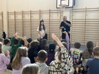 d2ecc8ad-c24b-4ec0-8014-8e804b72ff2aspotkanie z policjantem