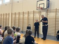 f8721724-e9d5-433d-8c8a-108e3f48c883spotkanie z policjantem