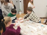 1000015341uczniowie podczas warsztatów