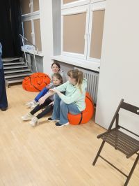 1000015351uczniowie podczas warsztatów