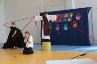 IMG_8054uczniowie podcas misterium