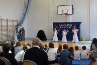 IMG_8071uczniowie podcas misterium