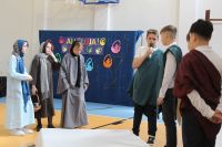 IMG_8076uczniowie podcas misterium