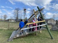 IMG_5517uczniowie w leszczynowym zaciszu