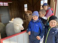 IMG_5586uczniowie w leszczynowym zaciszu