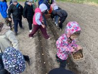 IMG_5638uczniowie w leszczynowym zaciszu