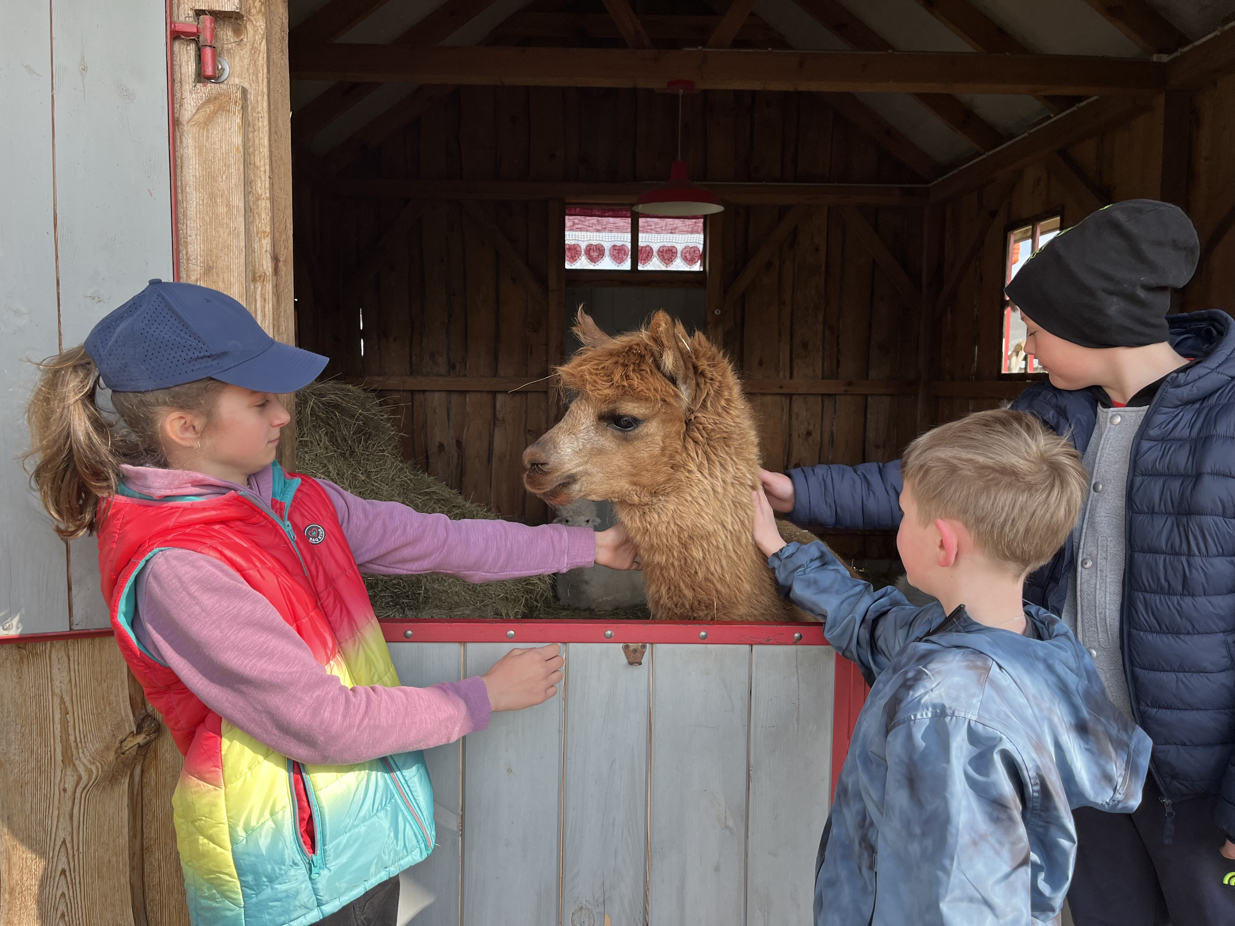 IMG_7289uczniowie w leszczynowym zaciszu