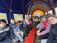 IMG_7316uczniowie w leszczynowym zaciszu