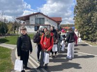 IMG_7345uczniowie w leszczynowym zaciszu