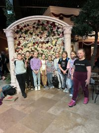 23ea2fb6-e8a3-4fd0-8427-ec775d1dce03uczniowie w Mandorii