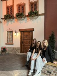 3b5c7e5b-84c8-4097-92cc-124e5980e033uczniowie w Mandorii