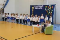 IMG_8254dzieci tańczą i recytują